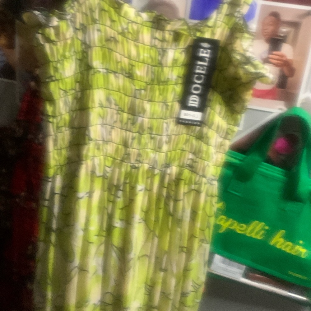 I’m selling a dress it’s comfy and it stretches